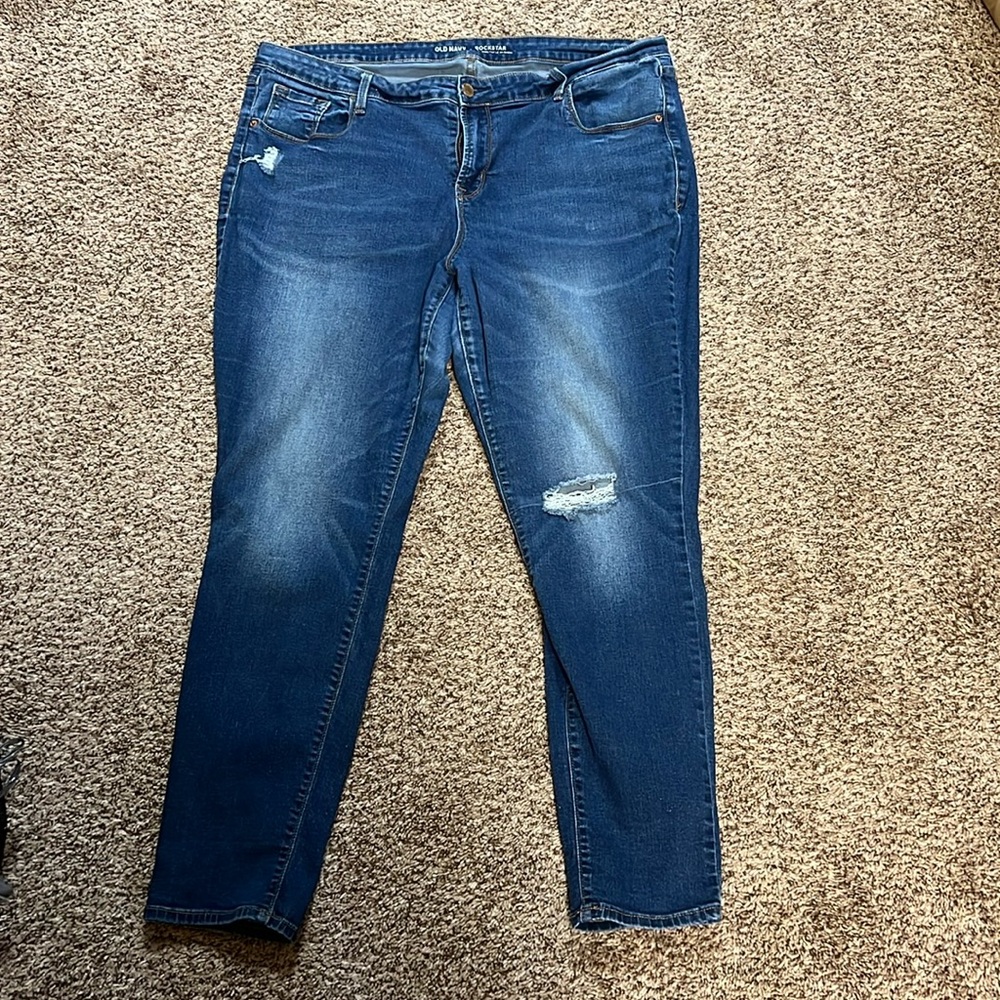 Women’s Old Navy jeans size 18, regular distressed fit